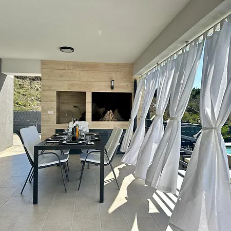 Rica Villa